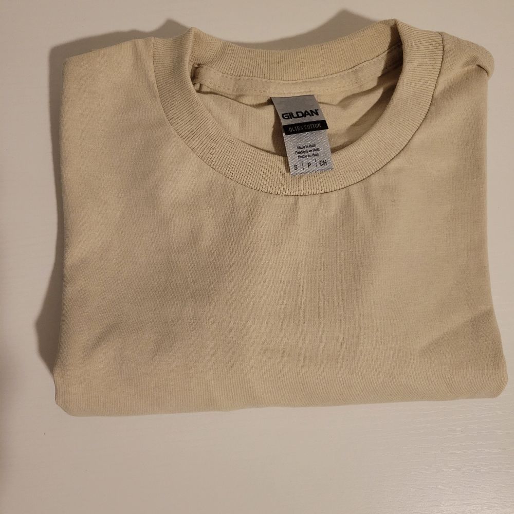 NEW!! Ultra Cotton Plain Gildan T-shirt in Sand